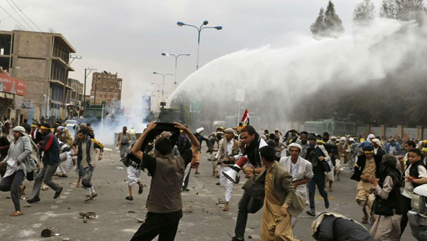 Yemen’s Houthi rebels block Sanaa international airport road - ảnh 1